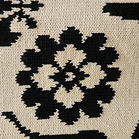 Betsey Johnson Skull Sweater Fleur-de-lis Spine Scoop Neck Sz M Black White - Picture 6 of 9